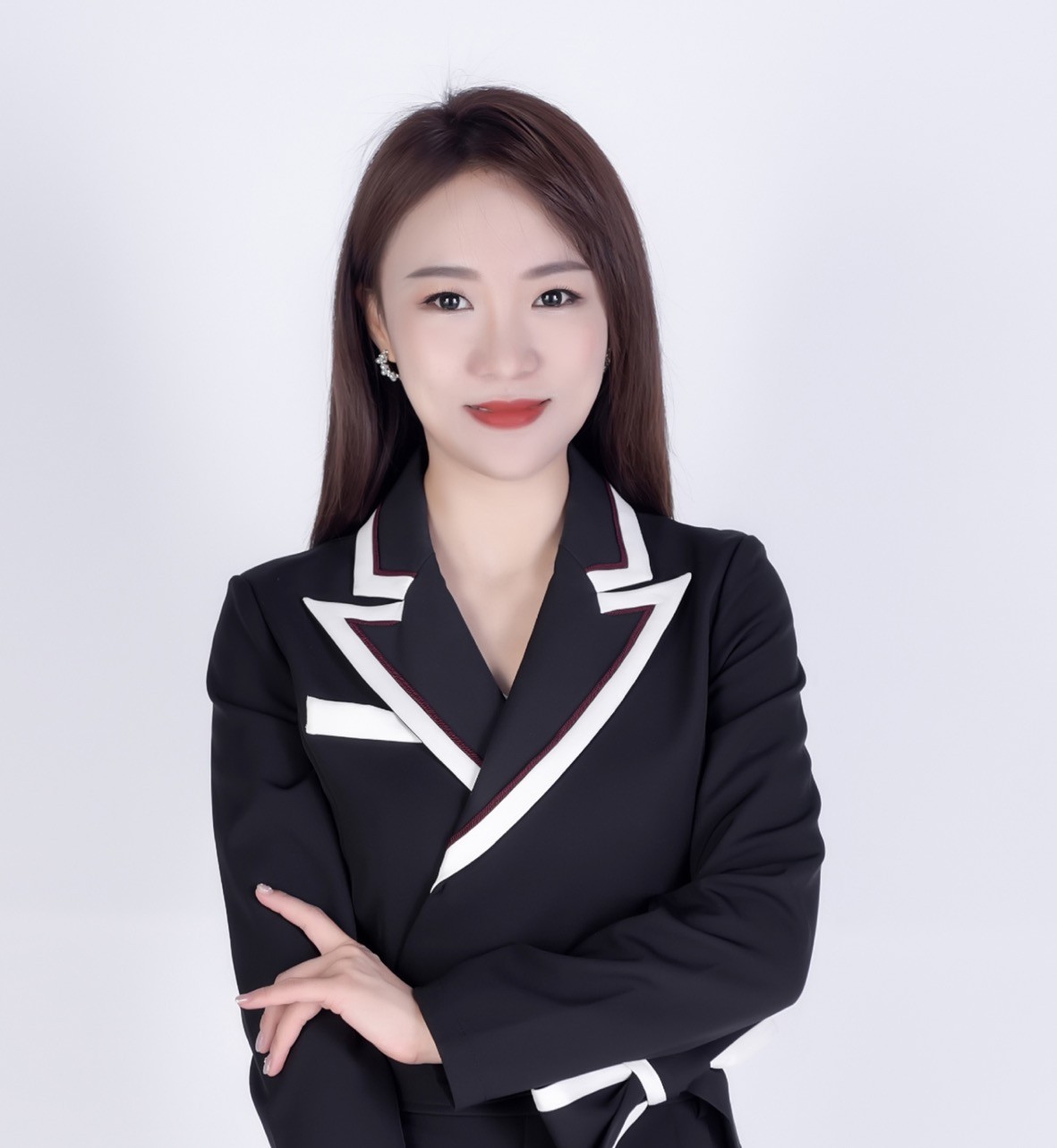 丁芸 