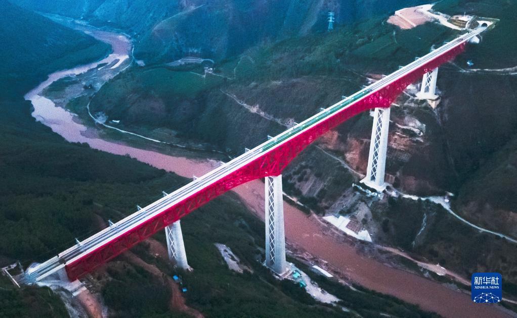 激荡五洲四海的时代强音——习近平新时代中国特色社会主义思想的世界性贡献述评(图4)
