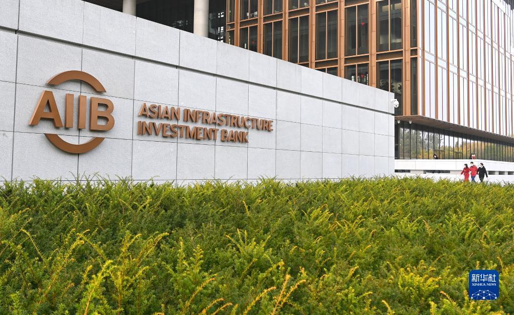 激荡五洲四海的时代强音——习近平新时代中国特色社会主义思想的世界性贡献述评(图9)