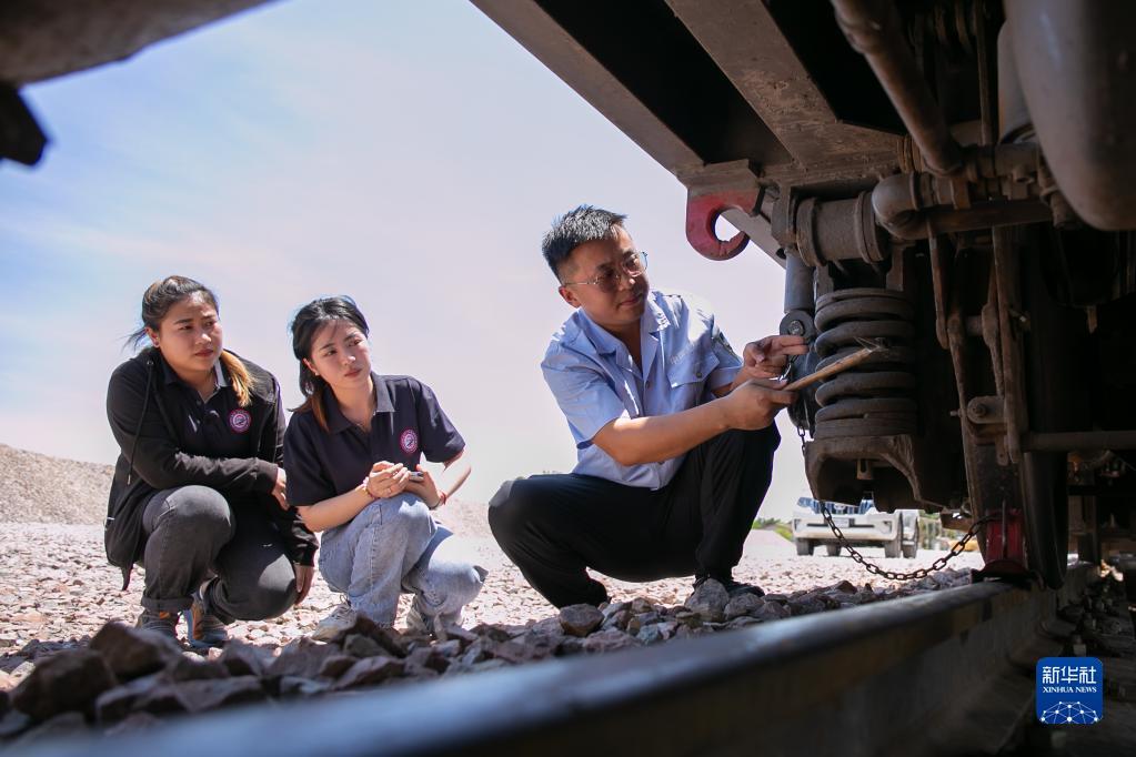 “牢牢把握服务民族复兴、促进人类进步这条主线”——“十个明确”彰显马克思主义中国化新飞跃述评之九(图16)