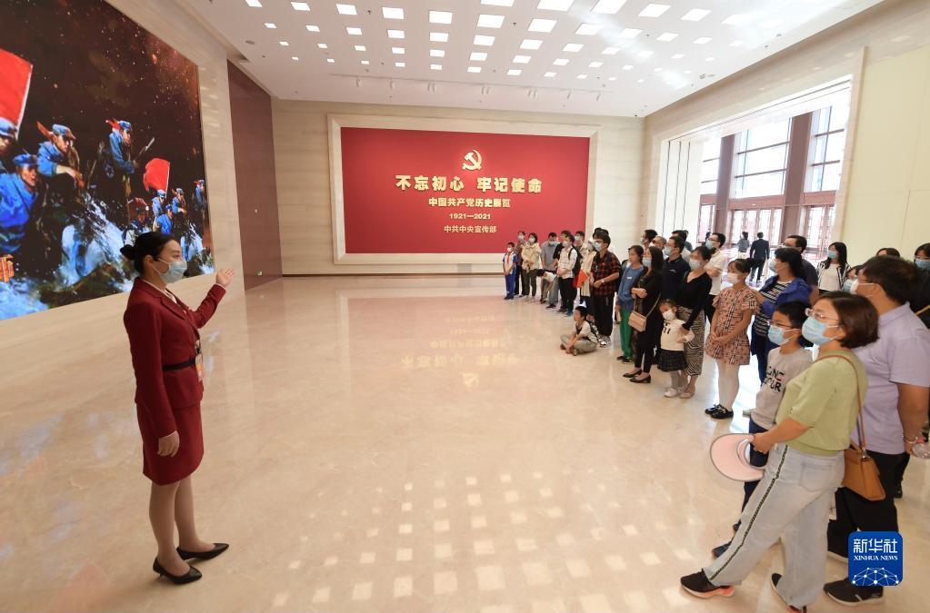 “两个确立”为党和国家事业发展提供根本保证——新征程上满怀信心开新局展新貌系列述评之一(图5)